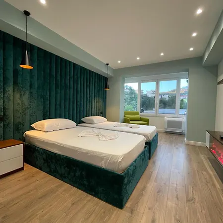 Hotel 12