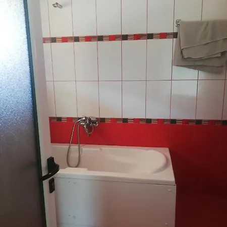 12 Hotel Librazhet