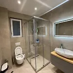 Hotel 12 *