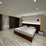 Hotel 12 Librazhet