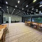 Hotel 12