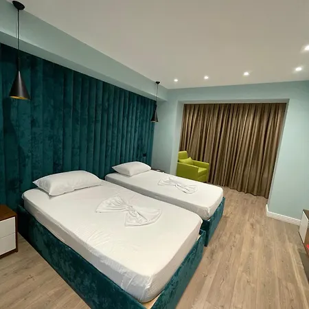 12 Hotel
