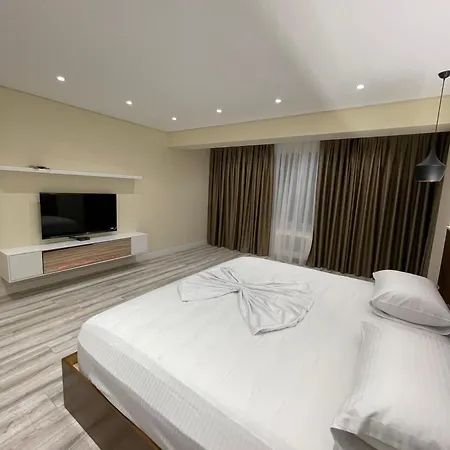 Hotel 12 *